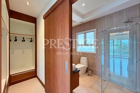 Casa de 4 dormitorios en Pattaya, Tailandia № 209903 - foto 18