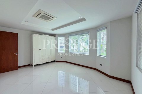 Casa de 4 dormitorios en Pattaya, Tailandia № 209903 - foto 12