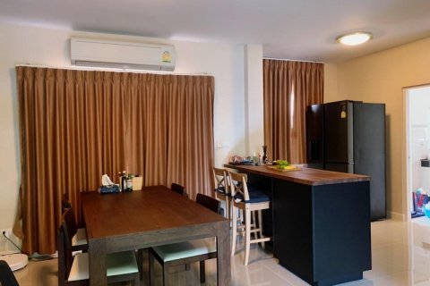 Casa de 4 dormitorios en Bangkok, Tailandia № 65904 - foto 9