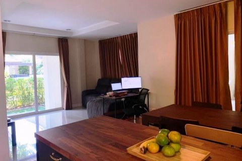 Casa de 4 dormitorios en Bangkok, Tailandia № 65904 - foto 8