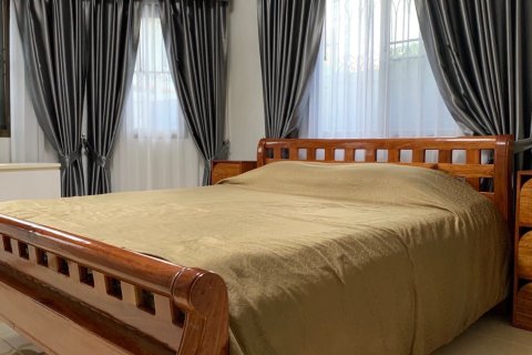 Casa de 3 dormitorios en Pattaya, Tailandia № 157464 - foto 11