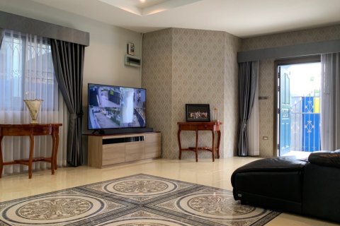 Casa de 3 dormitorios en Pattaya, Tailandia № 157464 - foto 12