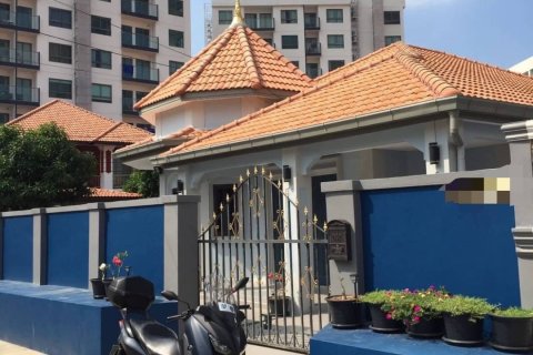 Casa de 3 dormitorios en Pattaya, Tailandia № 157464 - foto 2