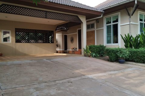 House in Pattaya, Thailand 4 bedrooms № 157469