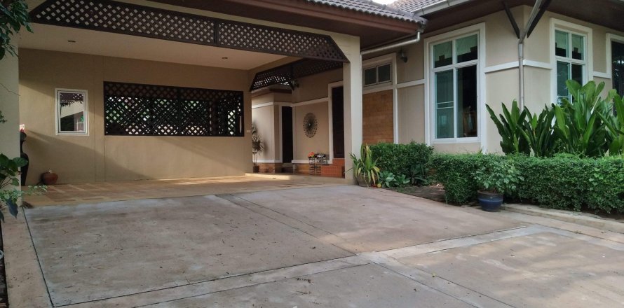 Casa de 4 dormitorios en Pattaya, Tailandia № 157469