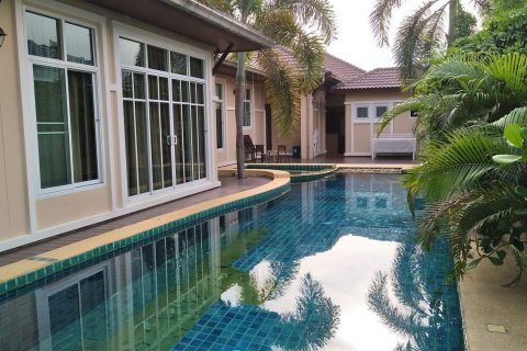 Casa de 4 dormitorios en Pattaya, Tailandia № 157469 - foto 4
