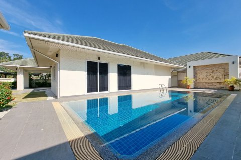 Casa de 2 dormitorios en Pattaya, Tailandia № 157463 - foto 16
