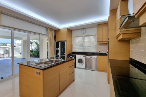 Casa de 2 dormitorios en Pattaya, Tailandia № 157463 - foto 12