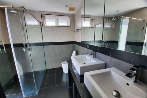 Casa de 5 dormitorios en Pattaya, Tailandia № 157465 - foto 3