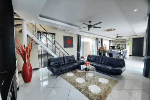 Casa de 5 dormitorios en Pattaya, Tailandia № 157465 - foto 2