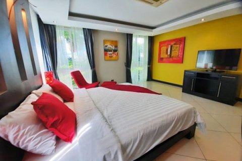 Casa de 5 dormitorios en Pattaya, Tailandia № 157465 - foto 4