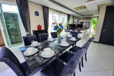 Casa de 5 dormitorios en Pattaya, Tailandia № 157465 - foto 6