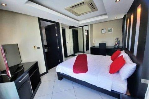 Casa de 5 dormitorios en Pattaya, Tailandia № 157465 - foto 10
