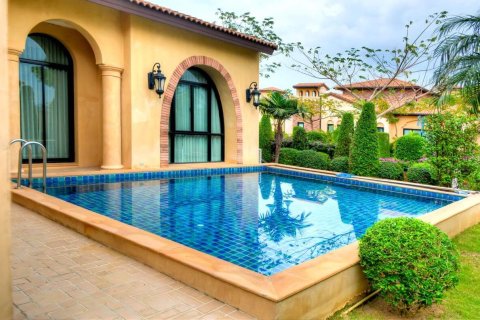 Casa de 3 dormitorios en Pattaya, Tailandia № 157467 - foto 4
