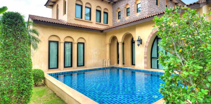Casa de 3 dormitorios en Pattaya, Tailandia № 157467