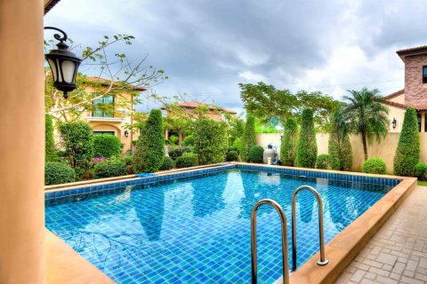Casa de 3 dormitorios en Pattaya, Tailandia № 157467 - foto 5