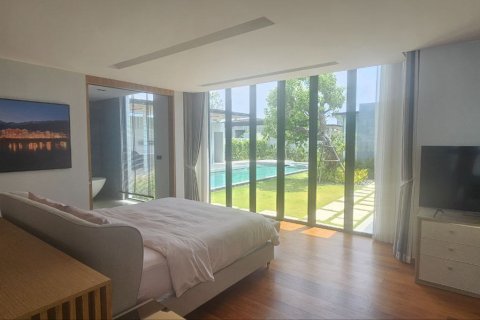Chalet de 4 dormitorios en Pattaya, Tailandia № 163926 - foto 9