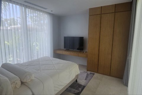 Chalet de 4 dormitorios en Pattaya, Tailandia № 163926 - foto 11