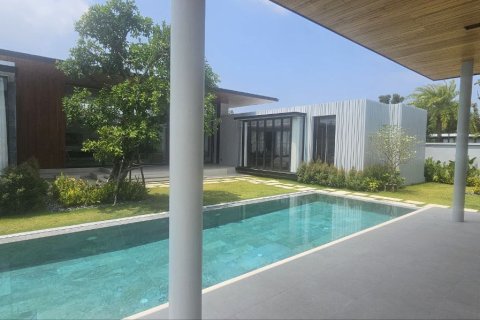 Chalet de 4 dormitorios en Pattaya, Tailandia № 163926 - foto 2