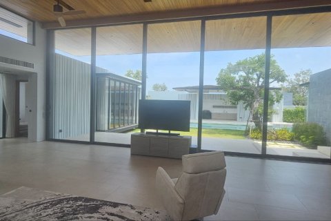 Chalet de 4 dormitorios en Pattaya, Tailandia № 163926 - foto 4