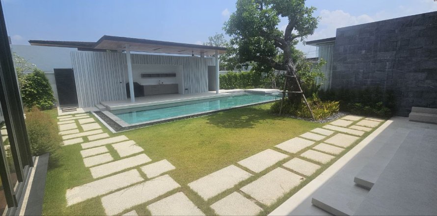 Chalet de 4 dormitorios en Pattaya, Tailandia № 163926