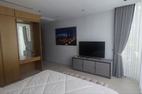 Chalet de 4 dormitorios en Pattaya, Tailandia № 163926 - foto 13