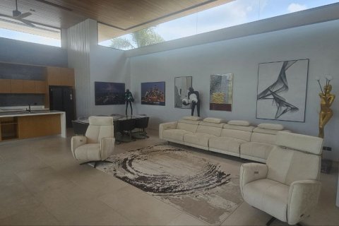 Chalet de 4 dormitorios en Pattaya, Tailandia № 163926 - foto 6