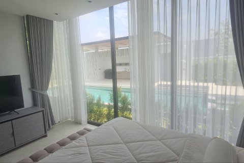 Chalet de 4 dormitorios en Pattaya, Tailandia № 163926 - foto 12