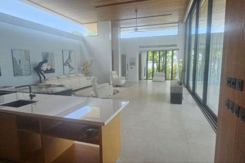 Chalet de 4 dormitorios en Pattaya, Tailandia № 163926 - foto 7