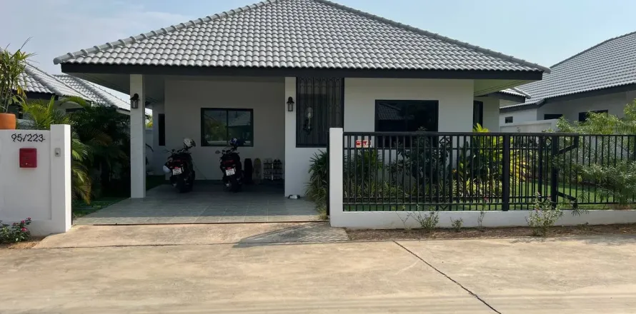 Casa de 3 dormitorios en Pattaya, Tailandia № 160245
