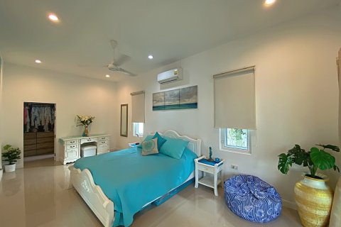 Chalet de 3 dormitorios en Hua Hin, Tailandia № 168673 - foto 28