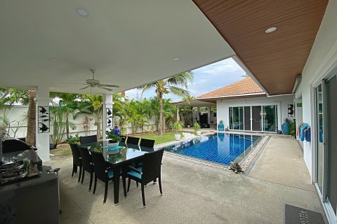 Chalet de 3 dormitorios en Hua Hin, Tailandia № 168673 - foto 16