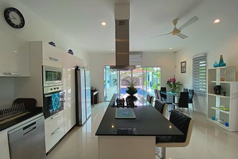 Chalet de 3 dormitorios en Hua Hin, Tailandia № 168673 - foto 22