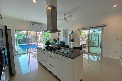 Chalet de 3 dormitorios en Hua Hin, Tailandia № 168673 - foto 27