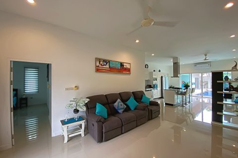 Chalet de 3 dormitorios en Hua Hin, Tailandia № 168673 - foto 20