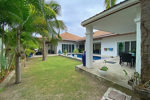Chalet de 3 dormitorios en Hua Hin, Tailandia № 168673 - foto 18