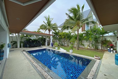 Chalet de 3 dormitorios en Hua Hin, Tailandia № 168673 - foto 4