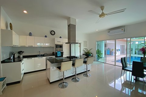 Chalet de 3 dormitorios en Hua Hin, Tailandia № 168673 - foto 23