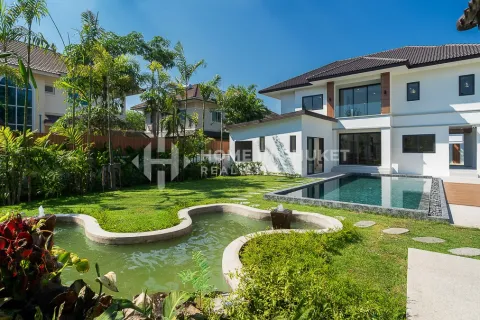 Casa de 4 dormitorios en Phuket, Tailandia № 209563