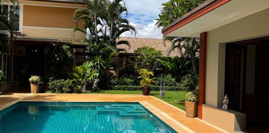 Villa à Chiang Mai, Thaïlande 10 chambres № 160080