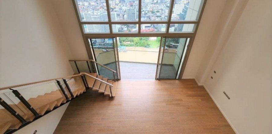 Condominio de 4 dormitorios en Khlong San, Bangkok, Tailandia № 133955