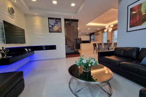 Condo in Chatuchak, Bangkok, Thailand, 5 bedrooms № 133956