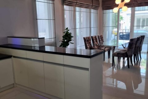 Condominio de 5 dormitorios en Chatuchak, Bangkok, Tailandia № 133956 - foto 4