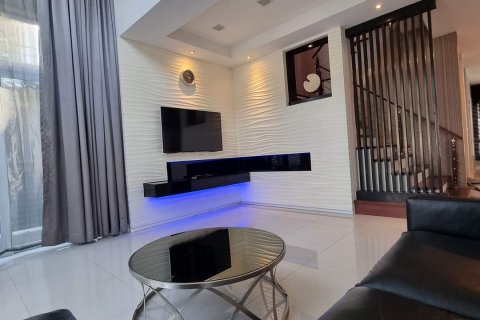 Condominio de 5 dormitorios en Chatuchak, Bangkok, Tailandia № 133956 - foto 2