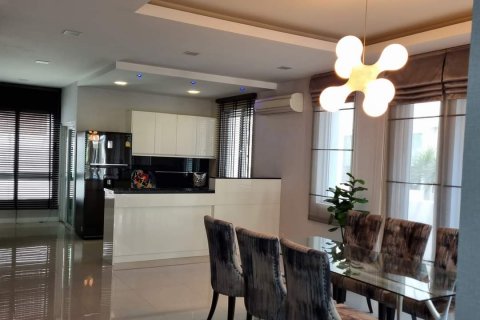 Condominio de 5 dormitorios en Chatuchak, Bangkok, Tailandia № 133956 - foto 3