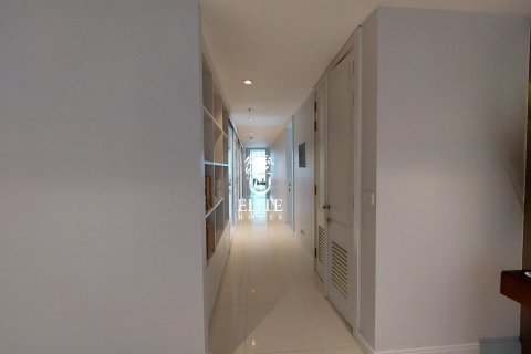 Condominio de 3 dormitorios en Pathum Wan, Bangkok, Tailandia № 133961 - foto 15