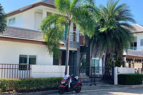 Casa de 4 dormitorios en Pattaya, Tailandia № 71858 - foto 2