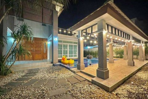 Casa de 4 dormitorios en Pattaya, Tailandia № 71858 - foto 4