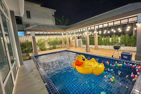 Casa de 4 dormitorios en Pattaya, Tailandia № 71858 - foto 18