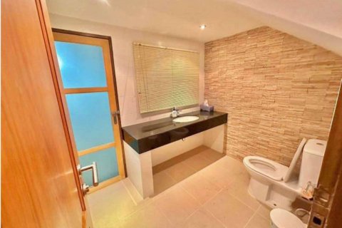 Casa de 4 dormitorios en Pattaya, Tailandia № 71858 - foto 15